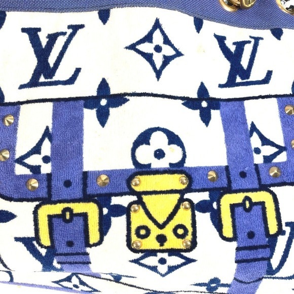 LOUIS VUITTON White Shoulder Bag - Picture 11 of 16